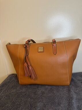 Dooney & Bourke Florentine Maxine Tote – Caramel